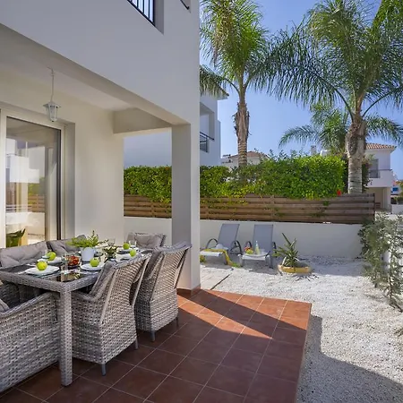 Villa Faros Holiday Villa Shamrock *