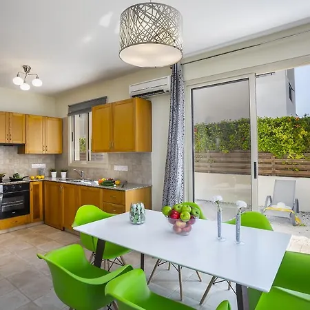Faros Holiday Villa Shamrock * Περβόλια