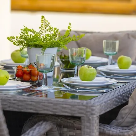 Faros Holiday Villa Shamrock * Περβόλια